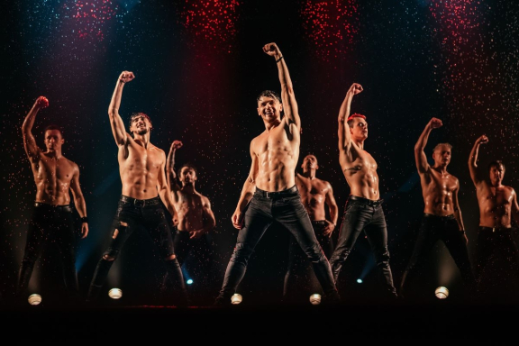 Шоу под дождём 5 "Признание в любви"