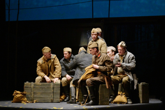 &Lcy;&ucy;&ncy;&acy; &icy; &lcy;&icy;&scy;&tcy;&ocy;&pcy;&acy;&dcy;