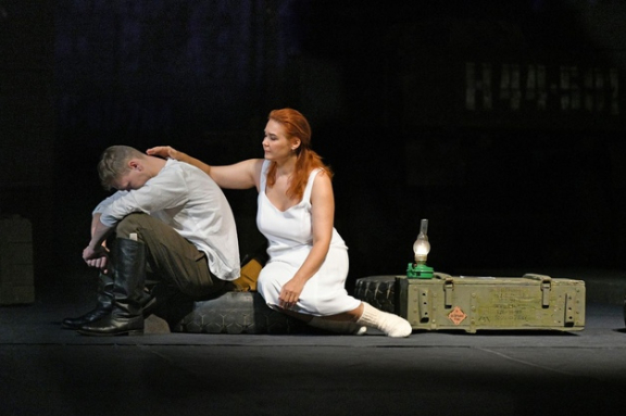 &Lcy;&ucy;&ncy;&acy; &icy; &lcy;&icy;&scy;&tcy;&ocy;&pcy;&acy;&dcy;