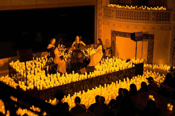 &Ocy;&rcy;&kcy;&iecy;&scy;&tcy;&rcy; &pcy;&rcy;&icy; &scy;&vcy;&iecy;&chcy;&acy;&khcy;&colon; &laquo;&Mcy;&ucy;&zcy;&ycy;&kcy;&acy; &lcy;&yucy;&bcy;&vcy;&icy;&raquo;&period; &Ucy;&fcy;&acy;